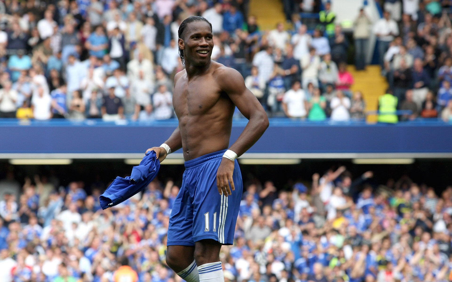 英超赛季中场数据分析显示攻防皆有提升，英超中场新星