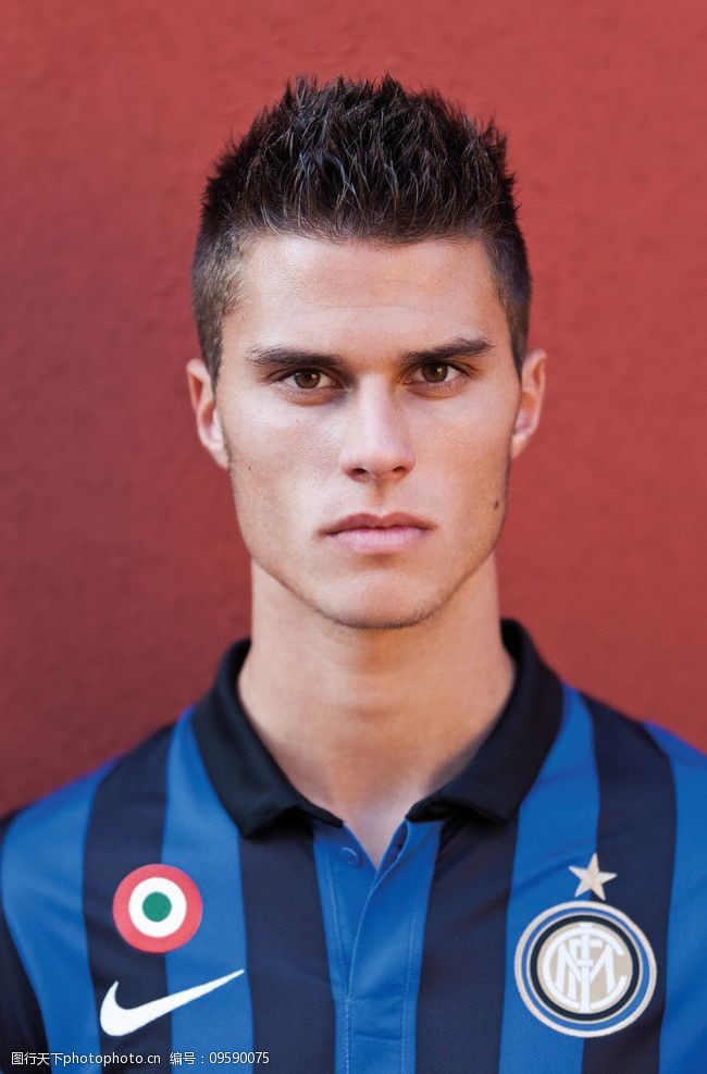 米兰体育：篮球球星的个人成长经历分享：家庭、教练与队友的影响的简单介绍