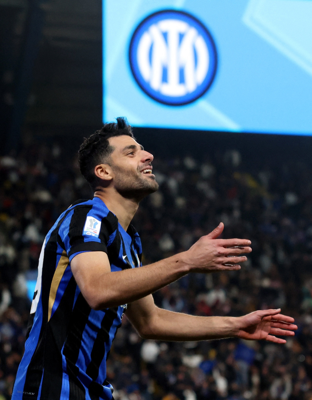 米兰体育:中超联赛裁判员接受赛前培训：提升执法水平，确保比赛公正的简单介绍