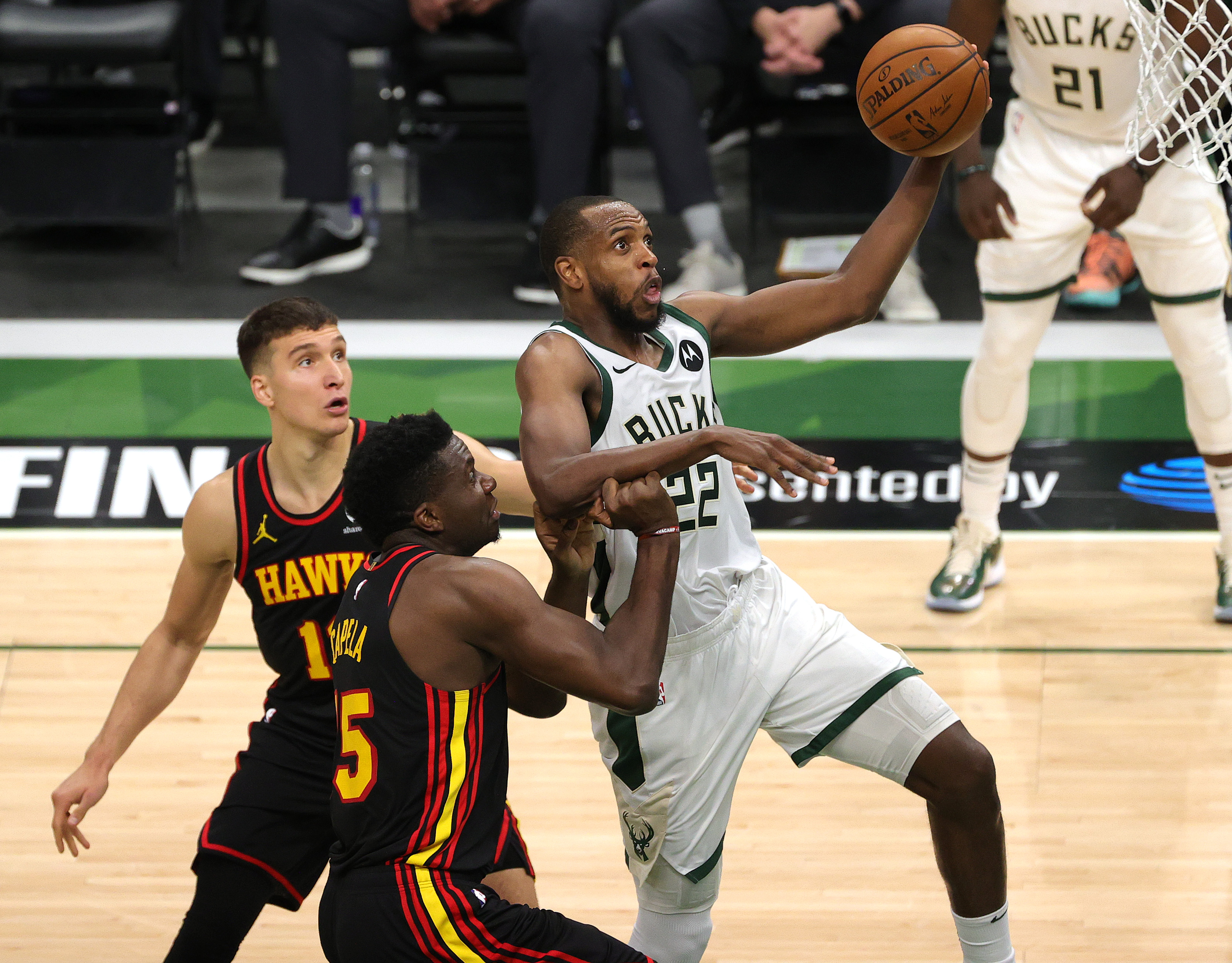 米兰体育：雄鹿队新赛季：米德尔顿能否重返全明星级别，在季后赛中发挥关键作用，帮助球队赢得总冠军？的简单介绍